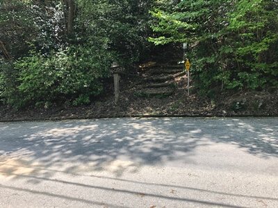 広島県広島市にある絵下山